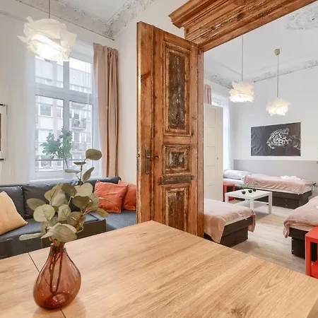 Kamienica Centrum Nr 9 *